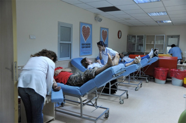 İzmirliler kan vermeye koştu - Resim: 2