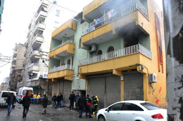 Evini yaktı, ailesini rehin aldı! - Resim: 4