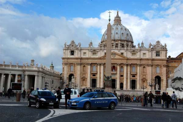 Papa'yı bu ihtişam içinde seçtiler - Resim: 1