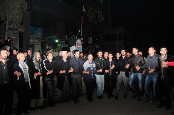 KCK tahliyesi Van'ı sokağa döktü - Resim: 1