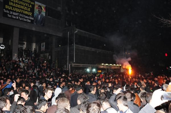 KCK tahliyesi Van'ı sokağa döktü - Resim: 2