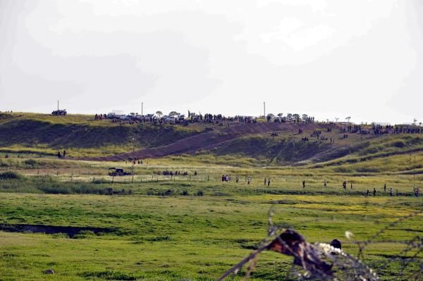 Türk askeri havaya ateş açarak durdurdu - Resim: 1