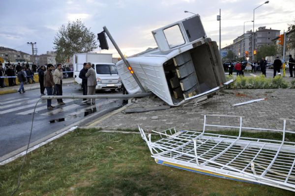 Elazığ'da feci kaza - Resim: 2