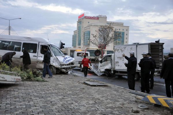 Elazığ'da feci kaza - Resim: 4