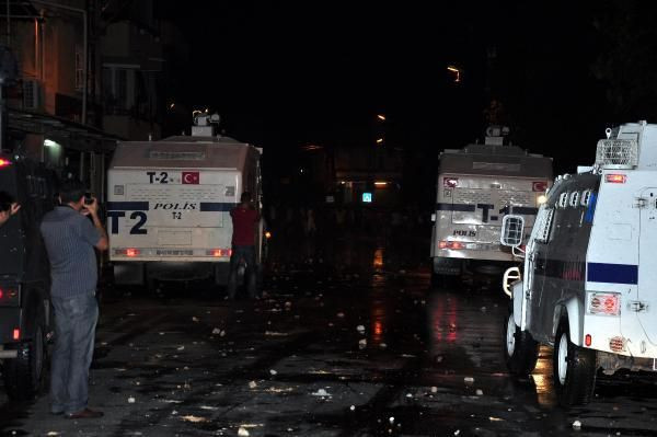 Kucağında bebeğiyle TOMA'ya direndi - Resim: 4