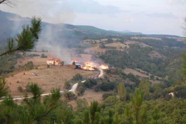 Kızgın damat koca köyü yaktı - Resim: 1
