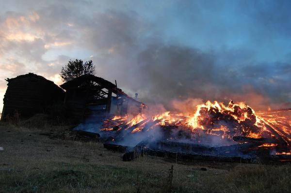 Kızgın damat koca köyü yaktı - Resim: 3