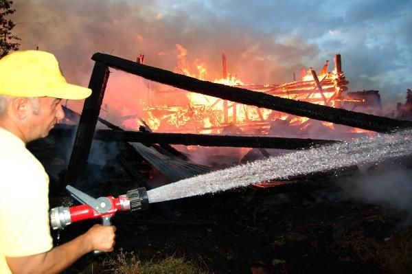 Kızgın damat koca köyü yaktı - Resim: 4