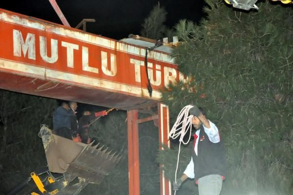 Ne Mutlu Türk'üm Diyene tabelası kaldırıldı - Resim: 4