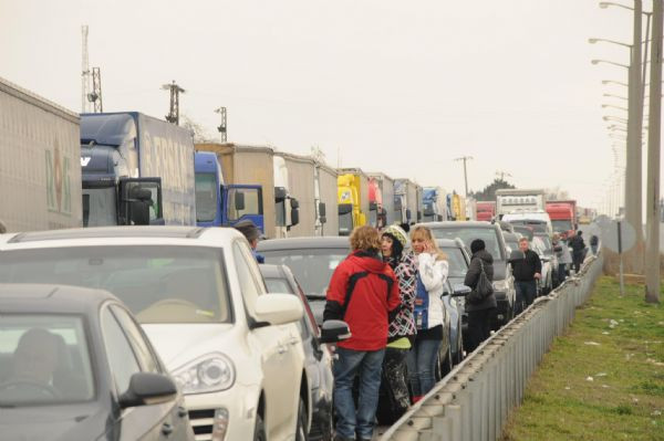 Sınır kapısında sistem çöktü, Avrupa'ya giriş-çıkış durdu - Resim: 4