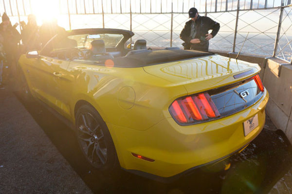 Yeni Mustang Convertible bakın nerede tanıtıldı - Resim: 2