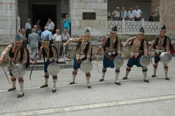 Bursa Vali Yardımcısı Mehmet Özcan'ın camide sünnet skandalı - Resim: 1