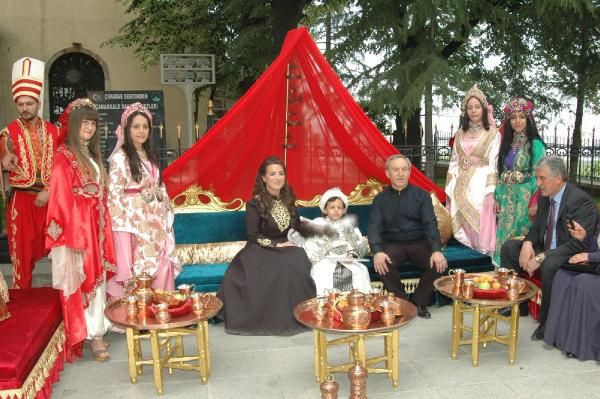 Bursa Vali Yardımcısı Mehmet Özcan'ın camide sünnet skandalı - Resim: 3