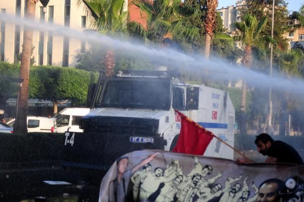 Protestocu TOMA'nın üstüne çıkınca... - Resim: 3