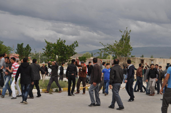 Muhtar seçimlerinde birbirlerine girdiler! - Resim: 1