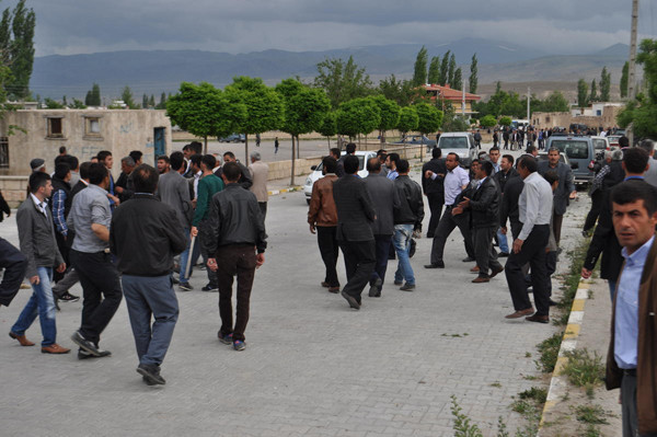 Muhtar seçimlerinde birbirlerine girdiler! - Resim: 2