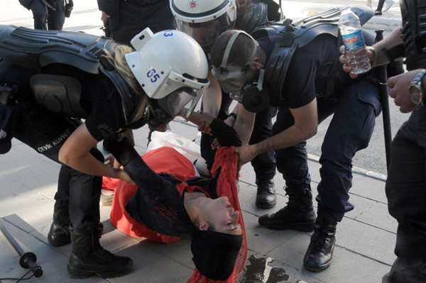 Lice'de ortalık toz duman! - Resim: 4