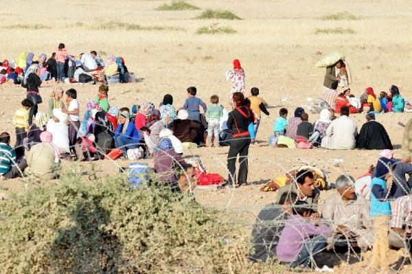 IŞİD'den kaçan Suriyeliler sınıra yığıldı - Resim: 1