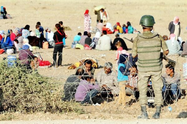 IŞİD'den kaçan Suriyeliler sınıra yığıldı - Resim: 2