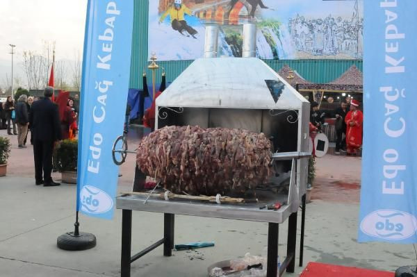 650 kiloluk cağ kebabı ile rekor kırdılar - Resim: 1
