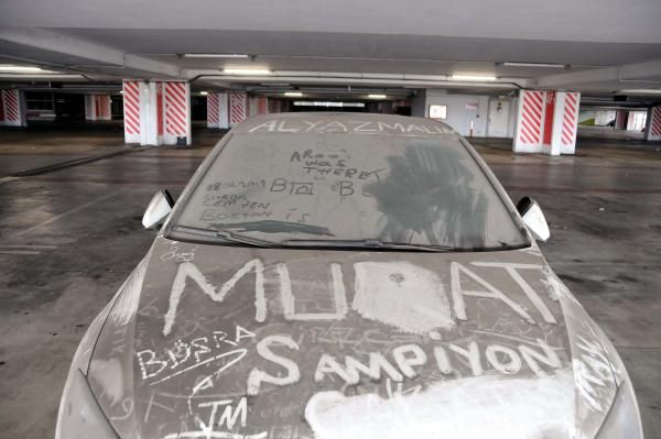 Atatürk Havalimanı otoparkında unutulan araçlar - Resim: 3