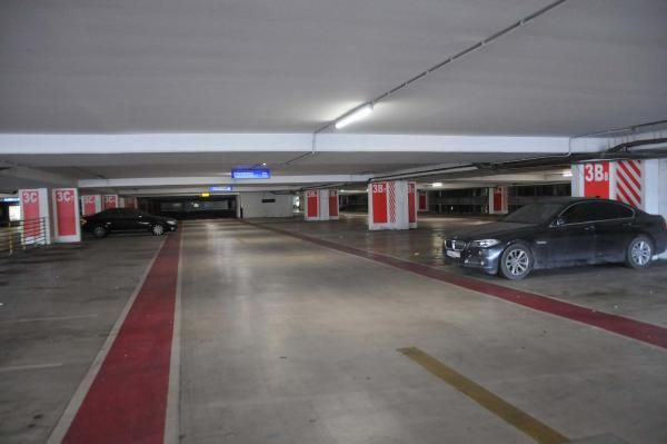 Atatürk Havalimanı otoparkında unutulan araçlar - Resim: 2