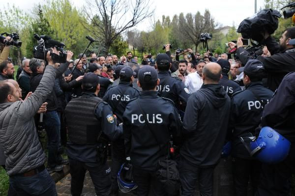 HDP'lilerin izinsiz eylemine polis müdahalesi; milletvekili yaralandı - Resim: 1