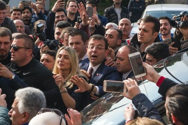 Ekrem İmamoğlu mazbatasını işte böyle aldı! Çok çarpıcı kareler - Resim: 2