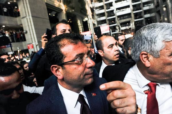 Ekrem İmamoğlu mazbatasını işte böyle aldı! Çok çarpıcı kareler - Resim: 4