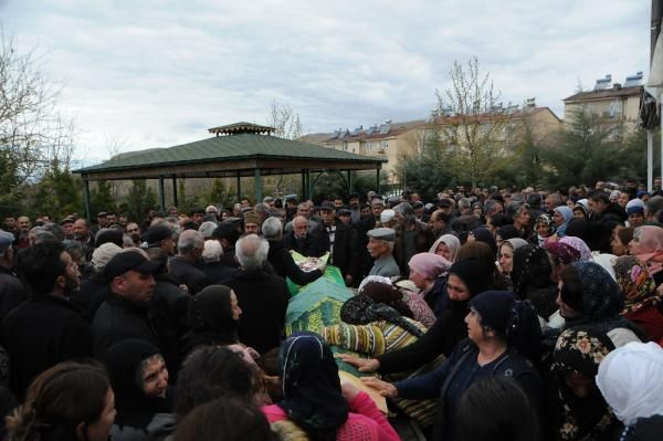 Tunceli'de öldürülen anne ve oğlu son yolculuğuna uğurlandı - Resim: 4