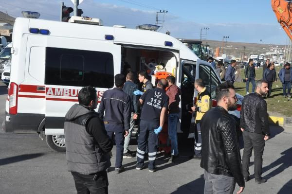 Bitlis'te yolcu otobüsü ile TIR çarpıştı: 34 yaralı - Resim: 2