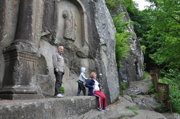 Bartın'da tarihi anıtın bulunduğu alanda kaçak kazı - Resim: 4