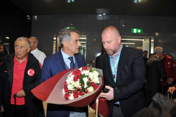 Emre Belözoğlu'ndan kendisine fırça uzatıp özür dileyen kişi için ilk yorum - Resim: 2