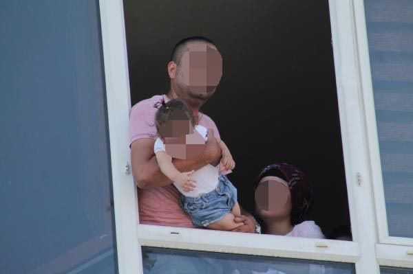 Kayseri'de bir şahıs kucağına aldığı kızıyla intihara kalkıştı - Resim: 1