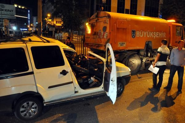 Böyle arkadaş olmaz olsun! Kazada araçta sıkışan arkadaşını bırakıp kaçtı - Resim: 4