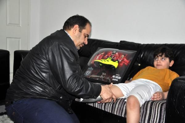 Suriyeli Hamis, Liverpool’un yıldızı Salah'ın kramponuyla mutlu oldu - Resim: 4