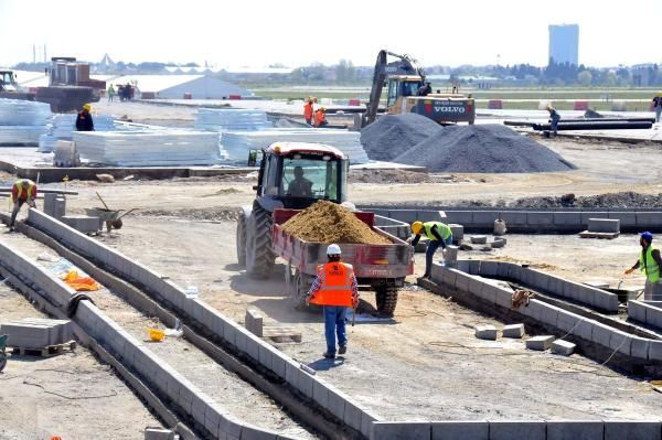 Atatürk Havalimanı'ndaki salgın hastanesinde bazı bölümlerin çatıları tamamlandı - Resim: 1