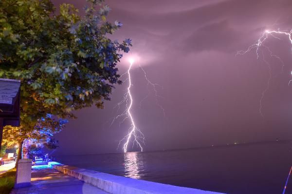 Kocaeli'de ürkütücü anlar! Geceyi aydınlatan yedi şimşek, tek karede - Resim: 2