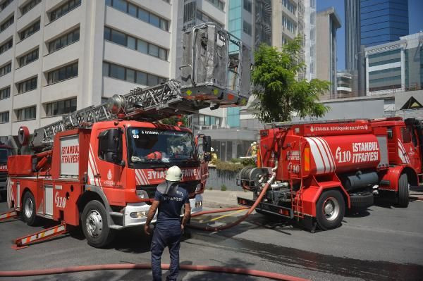Gayrettepe'de dehşet anları! Trafo patladı ardından yangın çıktı - Resim: 4