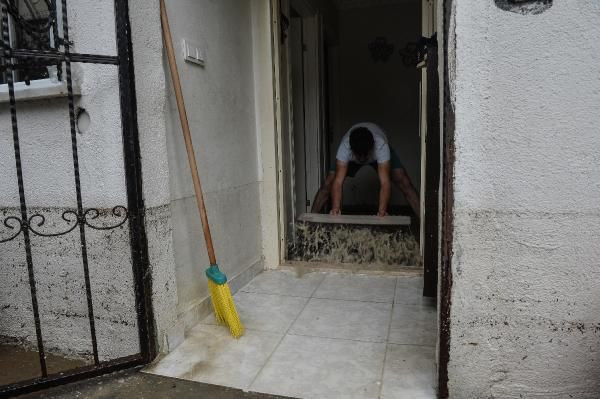 İstanbul'da sağanak etkili oldu! Arnavutköy'de ev ve iş yerlerini su bastı - Resim: 4