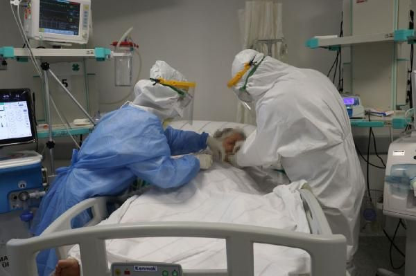 Koronavirüs yoğun bakım servisi ibretlik! Cihaza bağlanmamak için yalvarıyorlar - Resim: 2