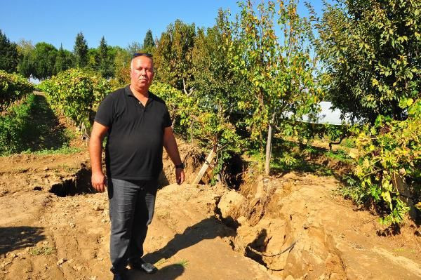 Manisa'yı tedirgin eden görüntüler! Fay hattında 3 metrelik dev yarıklar oluştu - Resim: 1