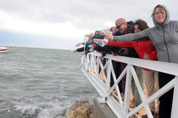 Burdur Gölü'nde korkutan görüntü! Su çekildi, iskele ortada kaldı - Resim: 2