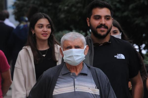 Vaka artışı ve uyarılara rağmen 'maskesiz'ler her yerde! Kocaeli Valisi bir kez daha uyardı - Resim: 1