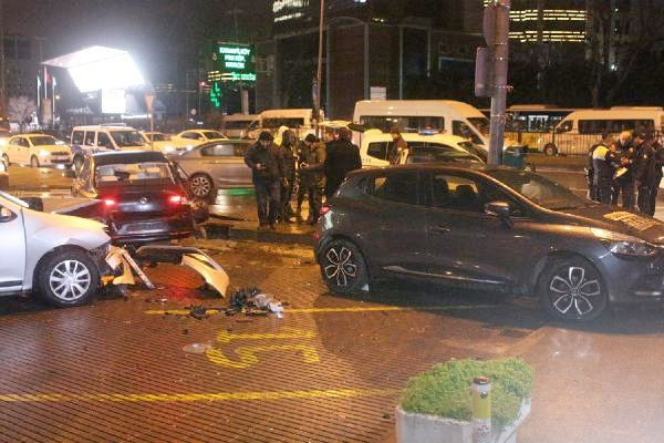 Beşiktaş'ta trafik kazası: 4 yaralı - Resim: 0