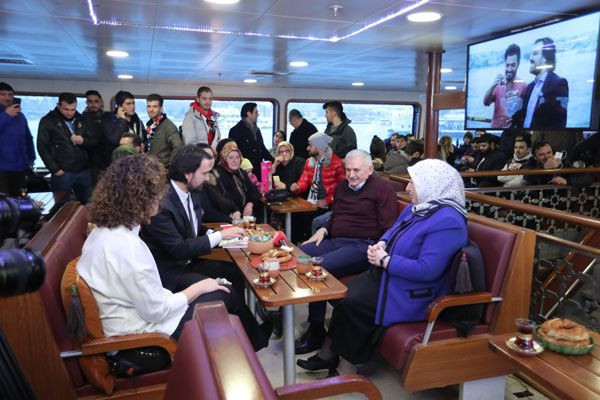 Binali Yıldırım, 'Vapurda Çay Simit Sohbet' programında - Resim: 0