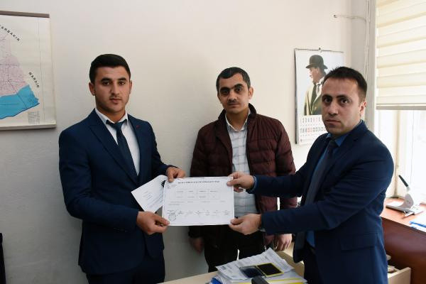 Liseli Uğur, 18 yaşında muhtar oldu - Resim: 1