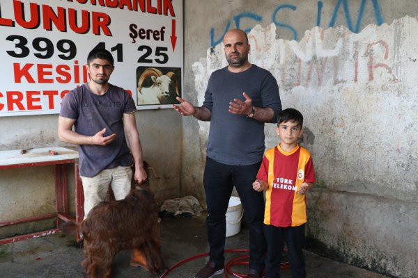 Diyarbakır'da Galatasaray bu kez kazansın diye adak koç kesildi - Resim: 0