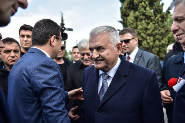 Binali Yıldırım ile Ekrem İmamoğlu tokalaştı - Resim: 0