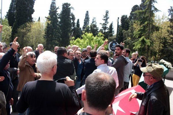 Raci Tetik'in cenaze töreni olaylı geçti haklarını helal etmediler - Resim: 0